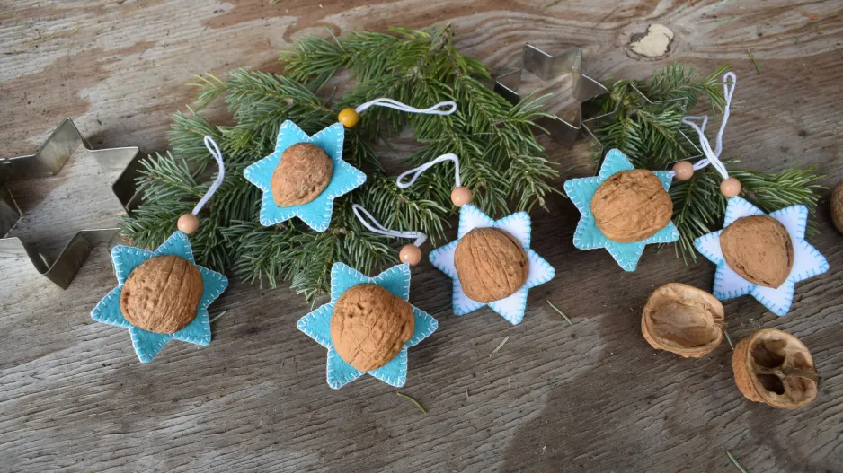 vánoční ozdoby z ořechů