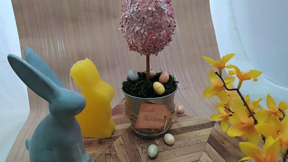 Velikonoční dekorace v květináči