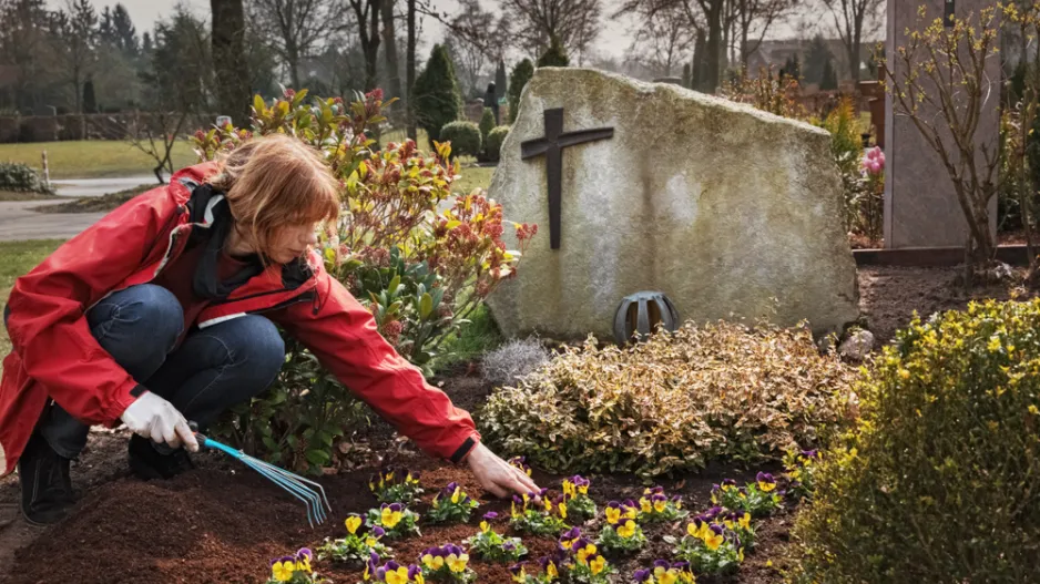 Osázení hrobu na slunci