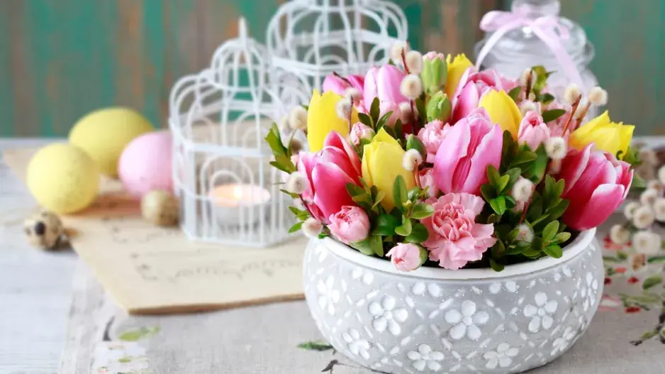 Jak vytvořit jarní výzdobu z tulipánů, karafiátů a zeleně