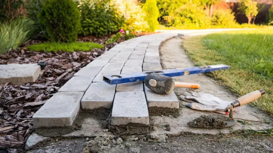 Beton na zahradě pod lupou aneb kdy chodník ovlivní zastavěnost pozemku?
