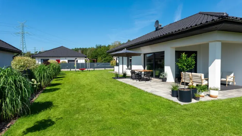 10 inspirativních teras ze dřeva, kompozitu i jako moderní betonová řešení pro rodinné domy