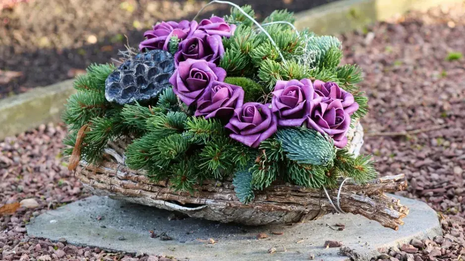 Elegantní květinové mísy na výzdobu hrobu