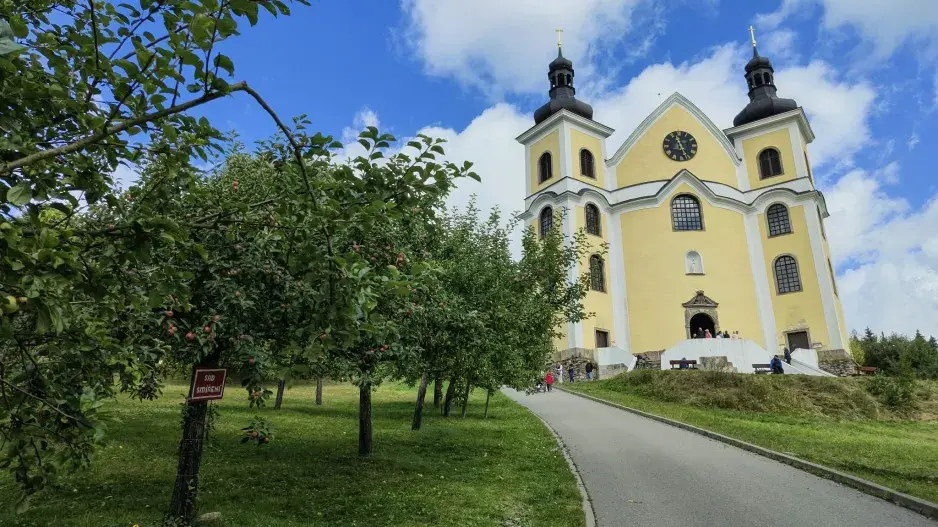 Sad Smíření v Neratově v Orlických horách