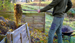 Podzimní přehazování kompostu