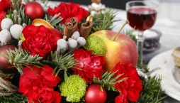 Návod na výrobu adventního věnce s čerstvými květinami