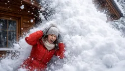 Pád sněhu ze střechy