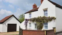 Hranice pozemku v realitě: Ploty, garáže a chyby, které stojí statisíce