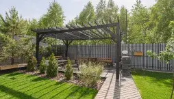 Pergola na zahradě v praxi: Jak vypadají klasické a bioklimatické pergoly