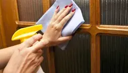 Použití octa u vchodových dveří a další možnosti při úklidu