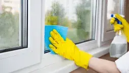 Šetrné čištění zažloutlých plastových oken